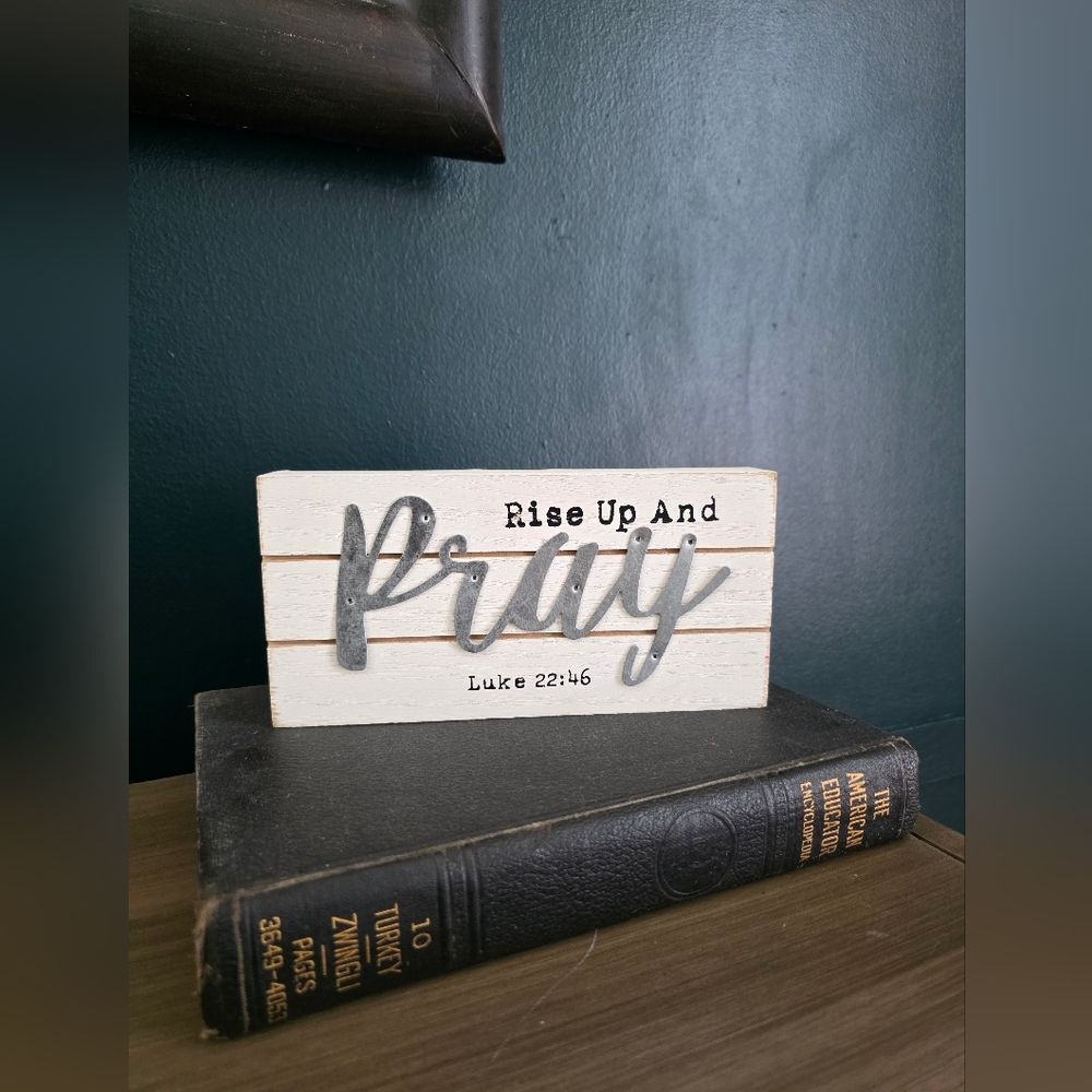 Rise Up and Pray Luke 22:46 Distressed Wood Tin Decor Sign Plaque 8x4 Small